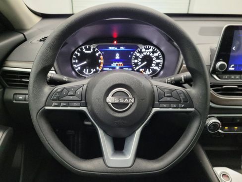 Used 2025 Nissan Altima 2.5 SV FWD image 22