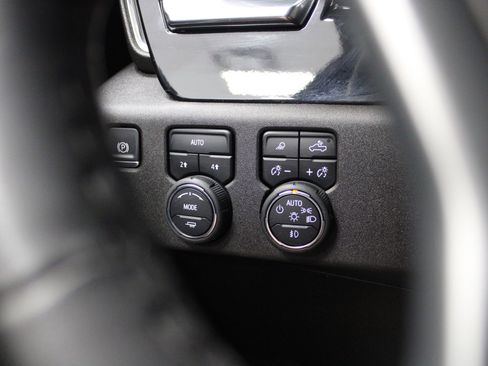 Used 2025 Chevrolet Silverado 1500 LTZ image 33