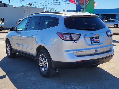 Used 2017 Chevrolet Traverse LT image 5