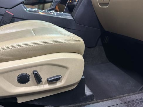 Used 2016 Ford Explorer XLT w/ Equipment Group 202A image 25