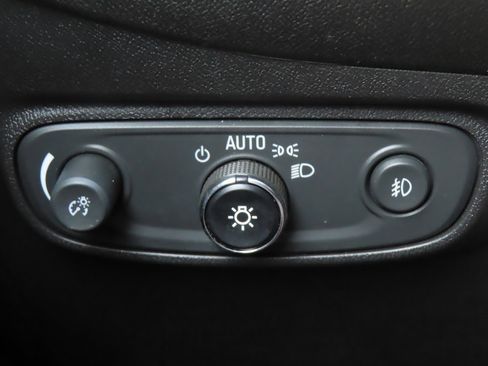 Used 2023 Chevrolet Equinox Premier image 21