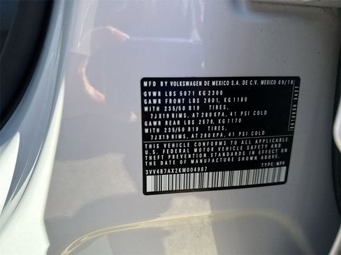 Used 2019 Volkswagen Tiguan SEL Premium image 26