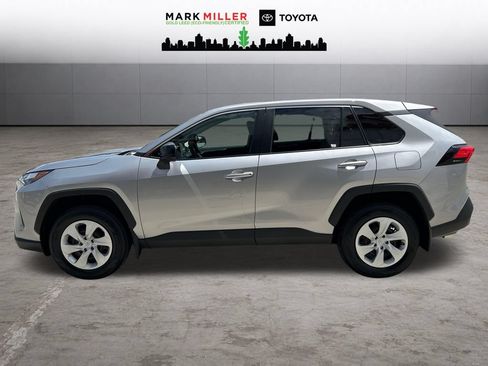 Used 2023 Toyota RAV4 LE AWD/4WD image 2