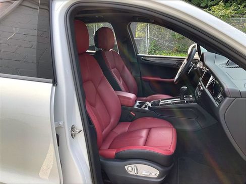 Certified 2023 Porsche Macan AWD/4WD image 12