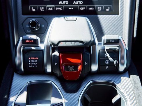 Used 2024 Lamborghini Urus Performante AWD/4WD image 79