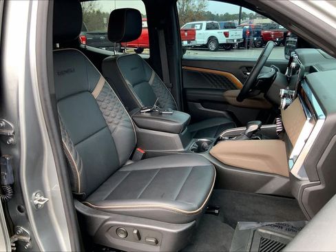 Used 2023 GMC Canyon Denali image 9