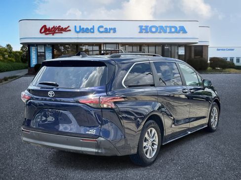 Used 2022 Toyota Sienna XLE FWD image 5