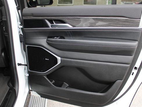 Used 2022 Jeep Wagoneer Series III w/ Premium Group I image 49