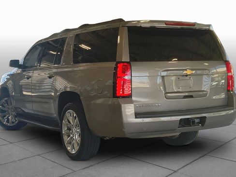 Used 2017 Chevrolet Suburban LT RWD image 11