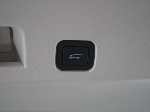 Used 2025 Buick Enclave Avenir image 19