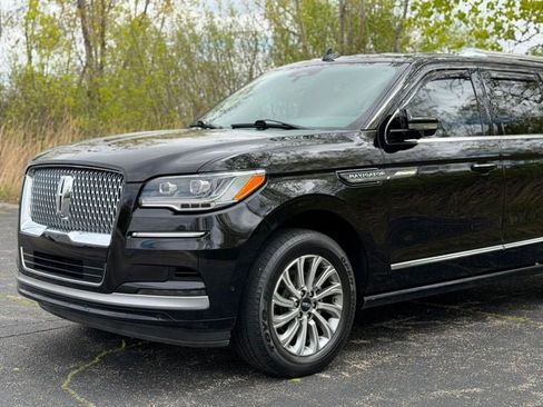 Used 2022 Lincoln Navigator L 4WD image 3