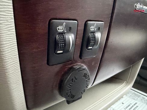 Used 2013 Toyota Sienna XLE image 24