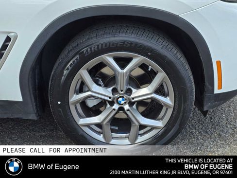 Used 2025 BMW X4 xDrive30i AWD/4WD image 9