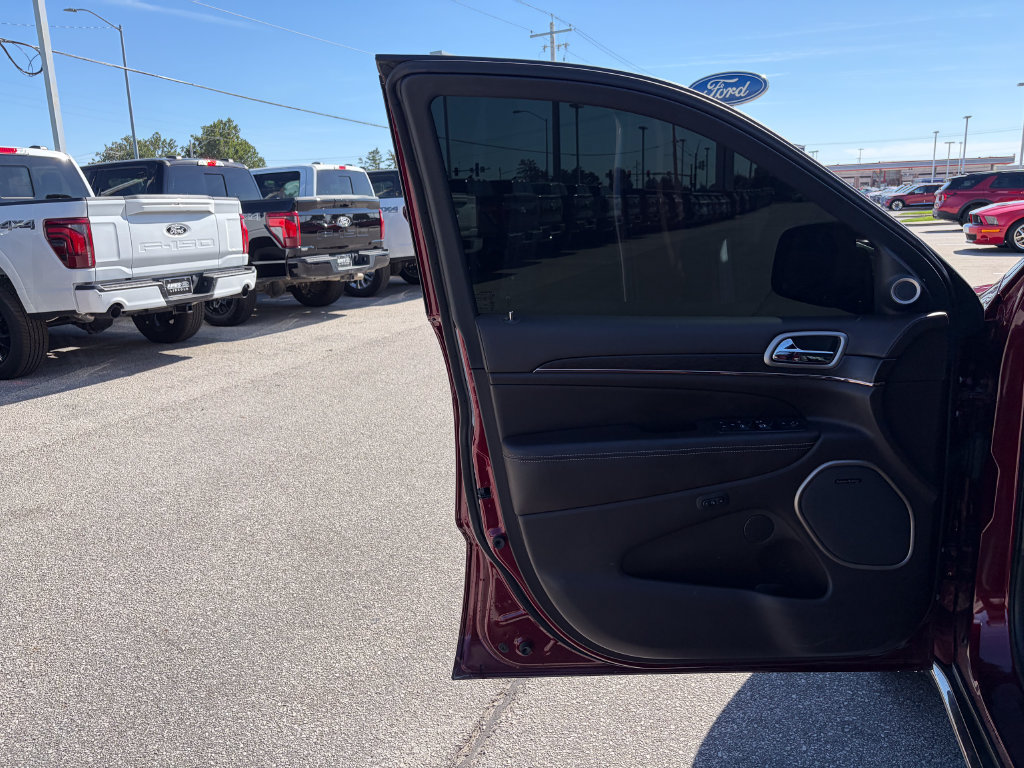 Used 2017 Jeep Grand Cherokee Summit AWD/4WD image 11