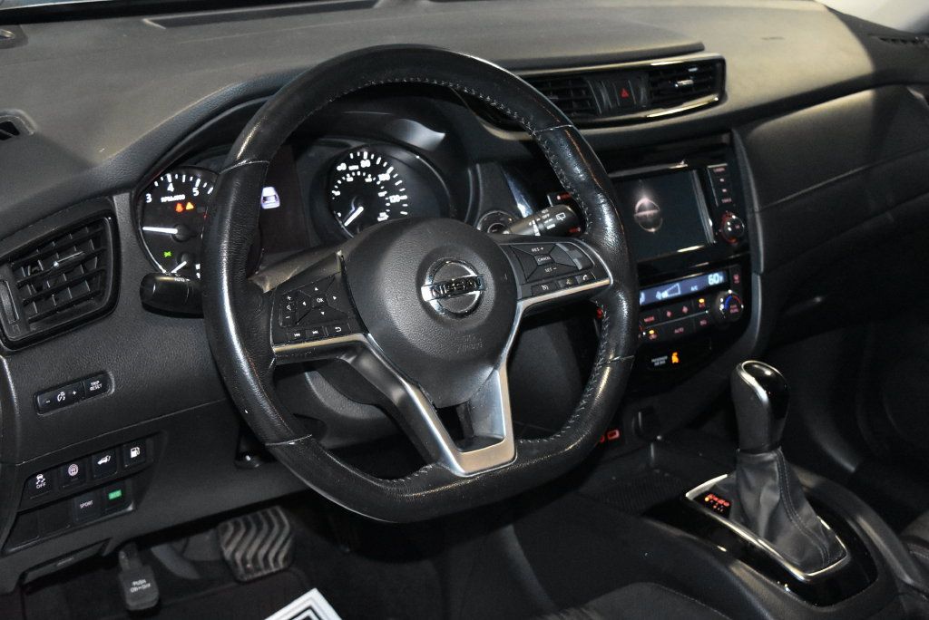 Used 2019 Nissan Rogue SV FWD image 2