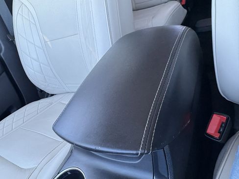 Used 2019 Ford Explorer Platinum image 28