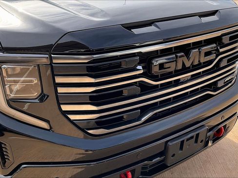 Certified 2025 GMC Sierra 1500 AT4 w/ AT4 Premium Package AWD/4WD image 28