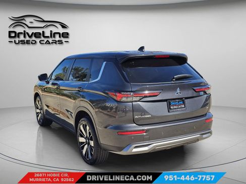 Used 2025 Mitsubishi Outlander SE image 8