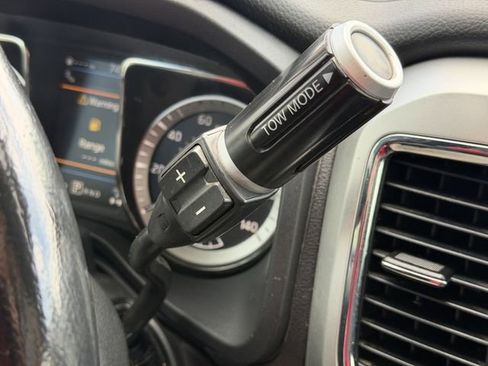 Used 2019 Nissan Titan SV w/ SV Convenience Package AWD/4WD image 19