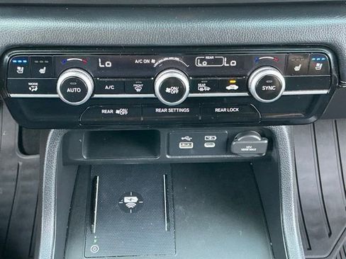 Used 2024 Honda Pilot Elite image 16