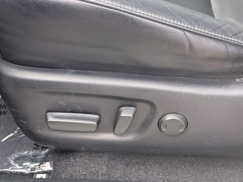 Used 2018 Toyota RAV4 Limited image 13