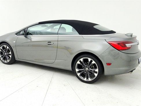 Used 2019 Buick Cascada Premium image 4