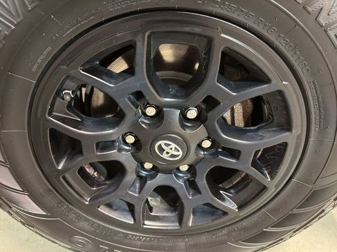 Used 2020 Toyota Tacoma SR5 image 33