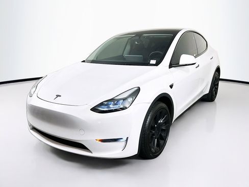 Used 2024 Tesla Model Y Long Range image 3