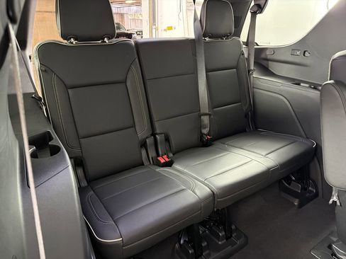 Used 2022 GMC Yukon SLT w/ SLT Premium Package image 13