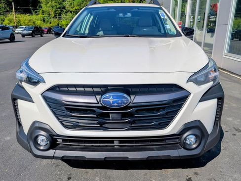 Used 2023 Subaru Outback Premium AWD/4WD image 2