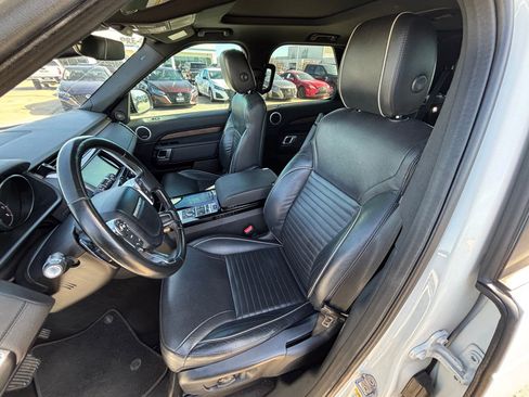 Used 2017 Land Rover Discovery HSE image 16