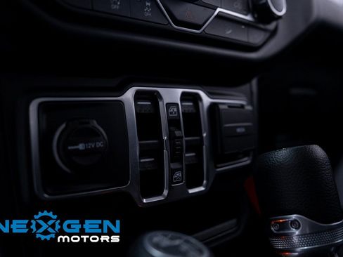 Used 2020 Jeep Wrangler Unlimited Sahara image 18