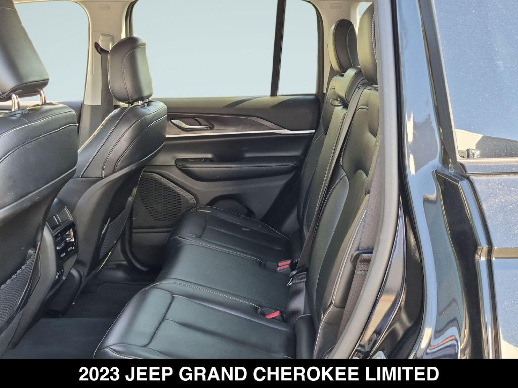 Used 2023 Jeep Grand Cherokee Limited RWD image 16