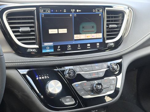 New 2026 Chrysler Pacifica Select image 27