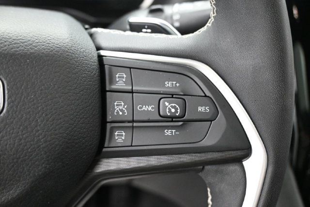 Used 2023 Jeep Grand Cherokee L Altitude AWD/4WD image 19