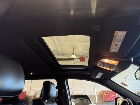 Used 2017 Jeep Grand Cherokee Limited image 17