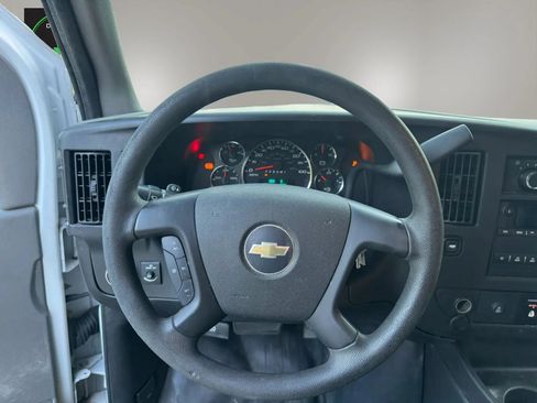 Used 2015 Chevrolet Express 3500 RWD image 12