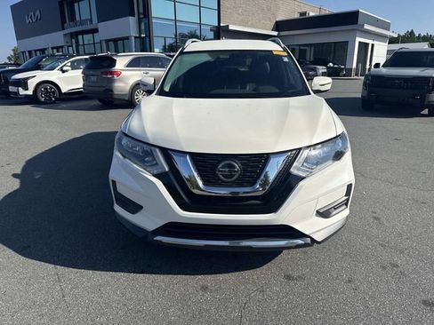 Used 2018 Nissan Rogue SV FWD image 2