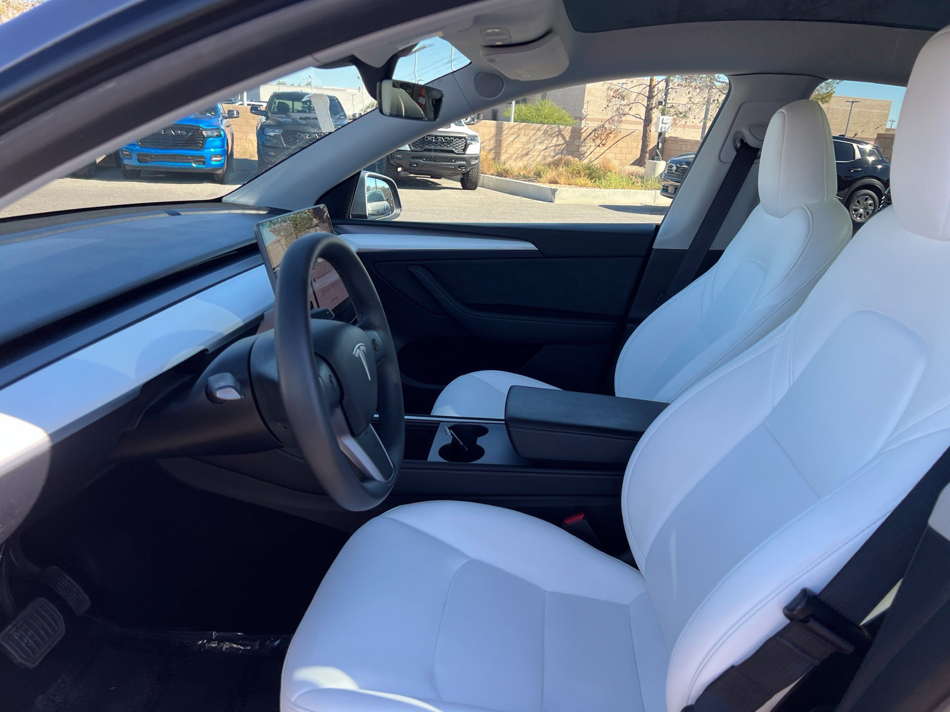 Used 2024 Tesla Model Y Long Range AWD/4WD image 27