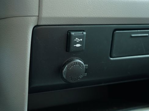 Used 2020 Toyota Sienna L image 34