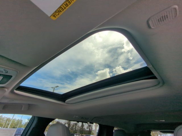 Certified 2025 Toyota Sienna XLE FWD image 25