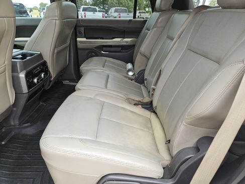 Used 2018 Ford Expedition XLT w/ Equipment Group 202A RWD image 29
