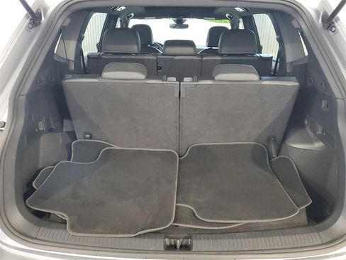 Used 2023 Volkswagen Tiguan SE R-Line image 8