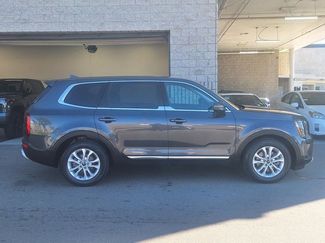 Used 2022 Kia Telluride LX video 4