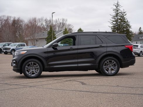 Used 2023 Ford Explorer XLT w/ Equipment Group 202A image 7