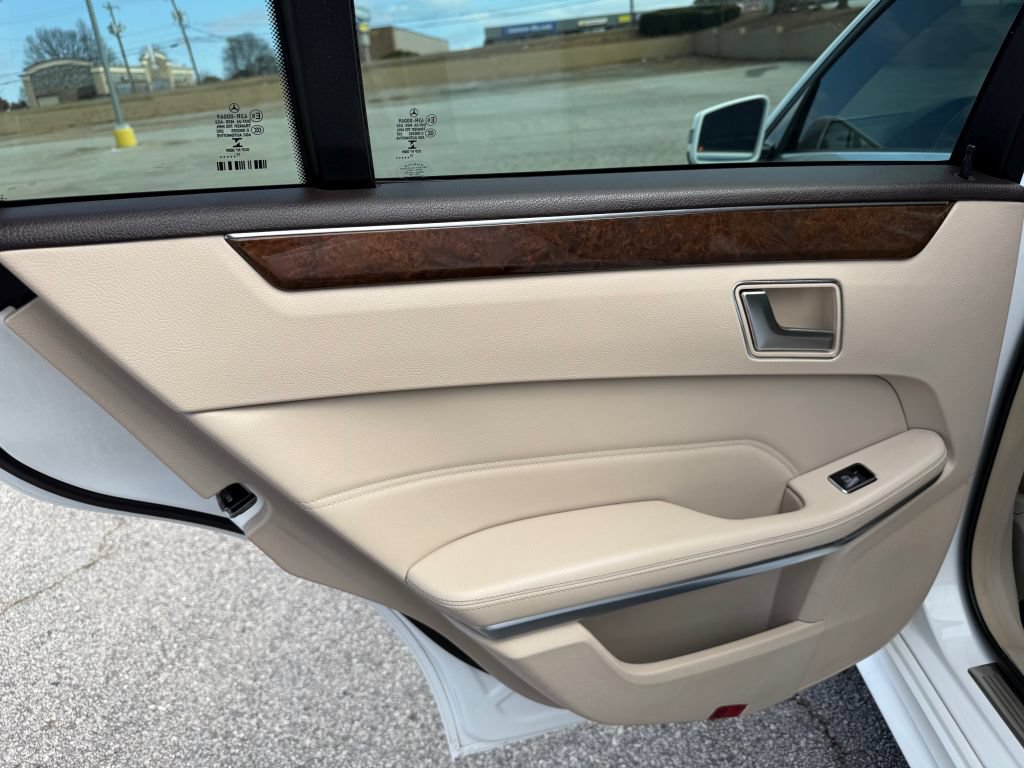 Used 2014 Mercedes-Benz E 350 Sedan image 20