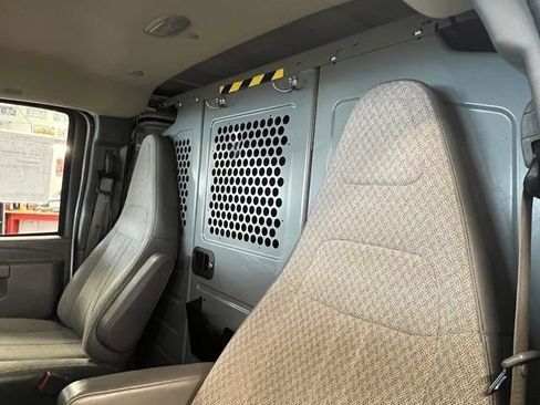 Used 2017 Chevrolet Express 2500 Extended image 8