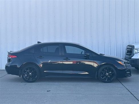 Used 2022 Toyota Corolla SE image 3