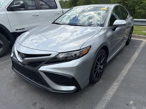 Used 2023 Toyota Camry SE w/ Convenience Package image 5
