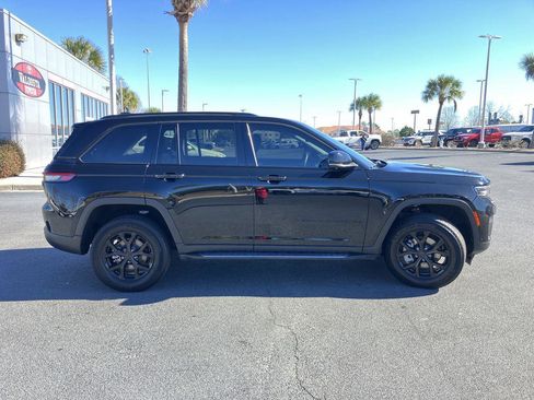 Used 2022 Jeep Grand Cherokee Limited w/ Luxury Tech Group II image 6